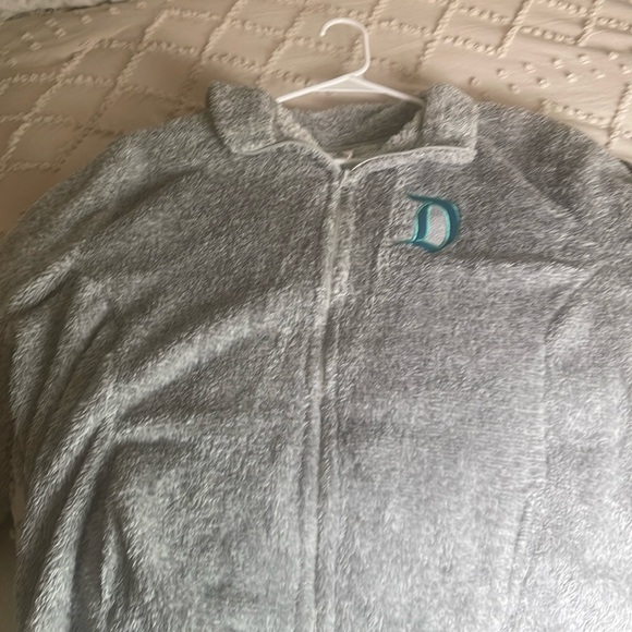 Disneyland Sweatshirt 🏰 - Picture 4 of 6